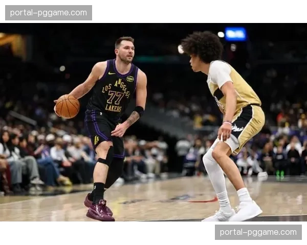 湖人攻防转换速度迟缓 东契奇里弗斯持球点防守漏洞明显